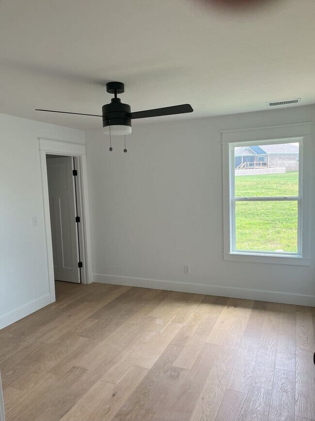 Building Photo - Beautiful One-Year-Old 4 bedroom, 2 bath home on a cul-de-sac in the exclusive Lion's Gate neighb...