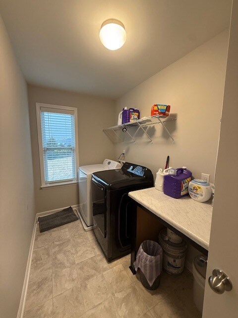 Building Photo - 648 Meadowlark Dr