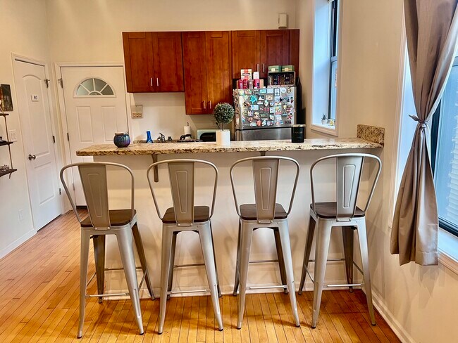 Building Photo - 1421 W Huron St