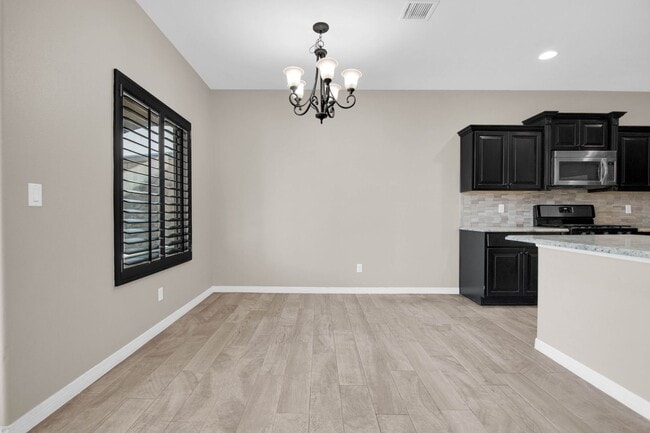 Building Photo - Spacious 4 Bedroom Home for Rent in Sunlan...