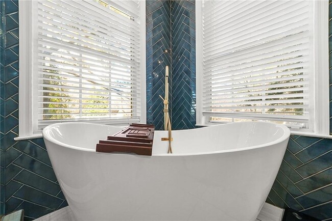 Building Photo - 815 McGill Park Ave NE