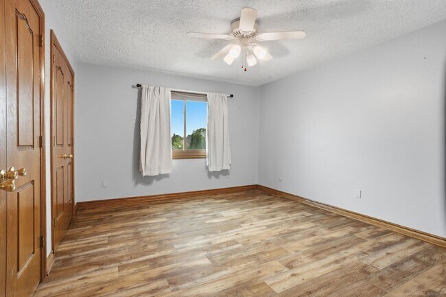 Building Photo - 14450 Knightsbridge Dr