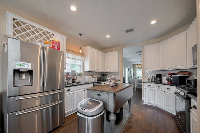 Building Photo - 18914 Hikers Trail Dr