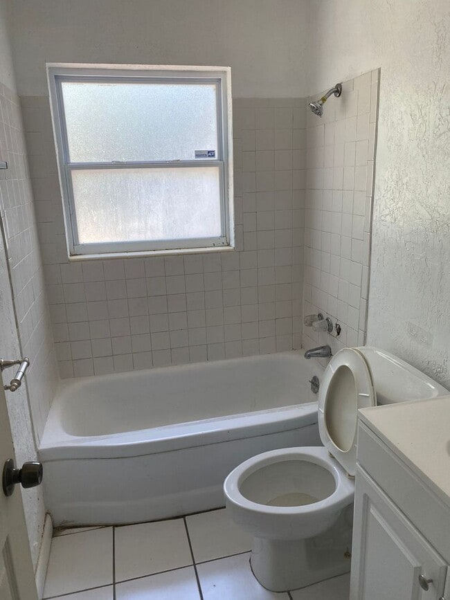 Building Photo - 830 65th Ave S