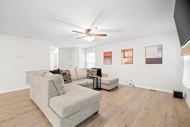 Building Photo - Beautiful Home in Woodland Hills
