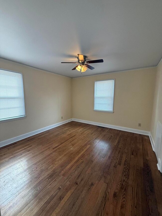 Building Photo - 119 Woodside Rd