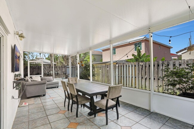 Building Photo - 3385 Seabreeze Ln