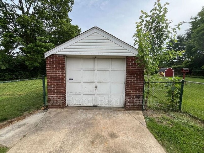 Building Photo - 583 Smiley Ave