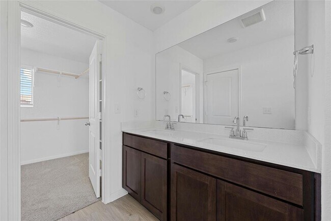 Building Photo - 321 Brody Ln