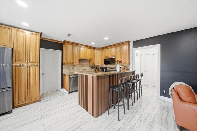 Building Photo - 2202 NW 61st Pl