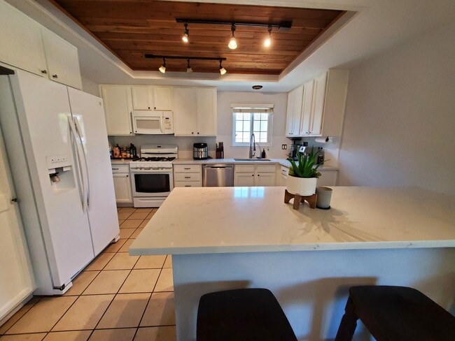 Building Photo - Beautiful Home near Laguna Lake