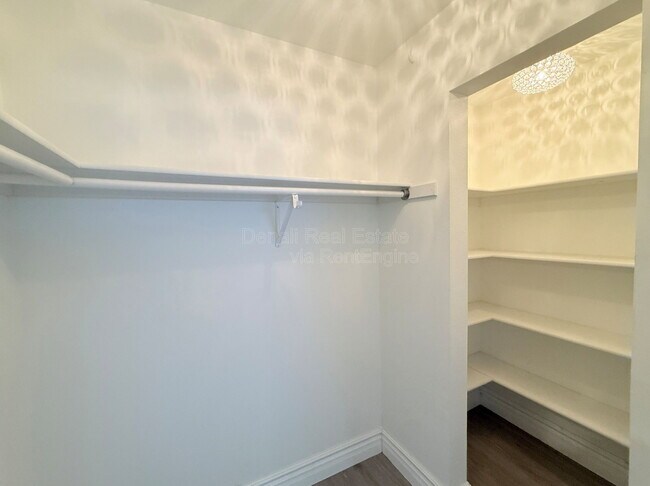 Building Photo - 8139 E Mulberry St