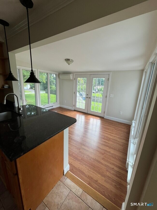 Building Photo - 21 Brookfield Meadows