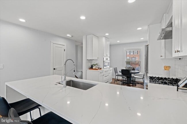 Building Photo - 222 Green St