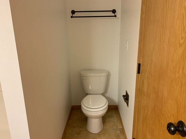 Building Photo - 3 Bedroom Twinhome