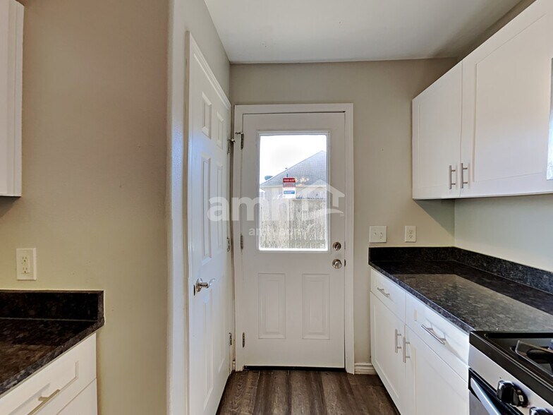Building Photo - 13310 Ambrosa Dr