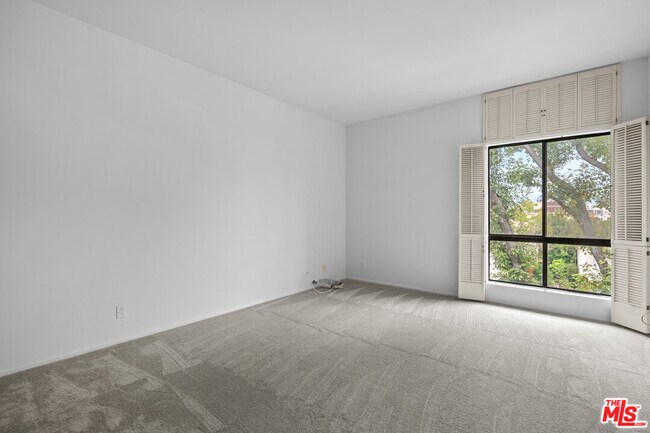 Building Photo - 1167 S Roxbury Dr