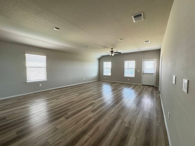 Building Photo - 2014 Gadwall Dr