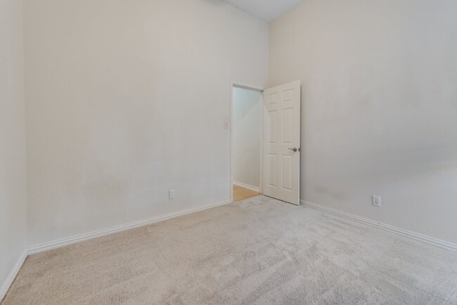 Building Photo - Beautiful 3-2 on unbelievable corner lot w...