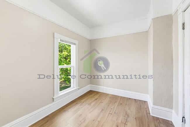 Building Photo - 934 Hovey St SW