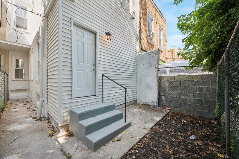 Building Photo - 1516 W Wingohocking St