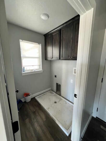 Building Photo - 583 N 400 E