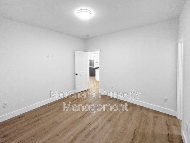 Building Photo - 7 20th St