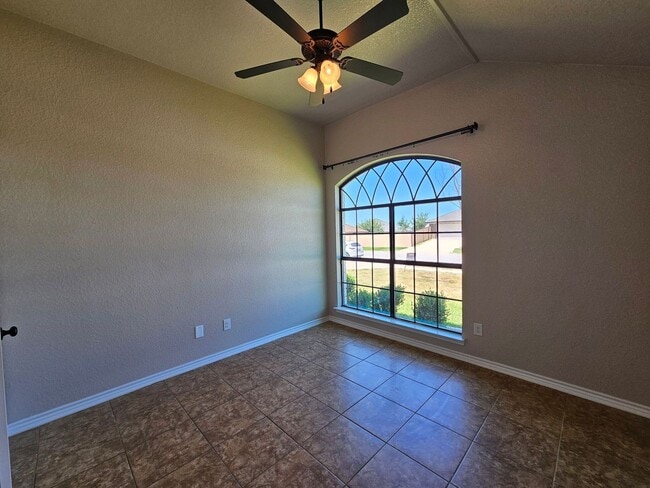 Building Photo - RENT REDUCTION & AVAILABLE FOR MOVE-IN NOW!