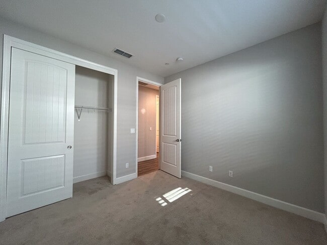 Building Photo - Large 4 Bedroom, 3 Bathroom New Construction Home in Chico