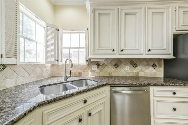 Building Photo - 1706 Galleon Oaks Dr
