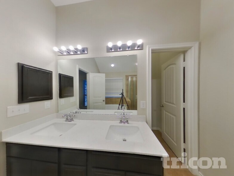 Building Photo - 313 Lucky Landing Dr