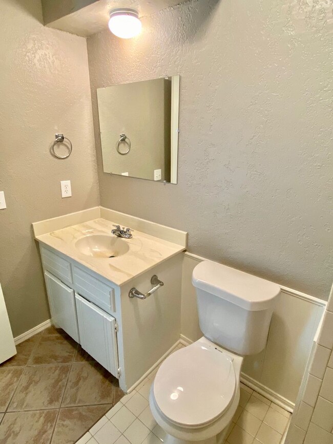 Building Photo - Cute 3 Bed In Mustang Schools