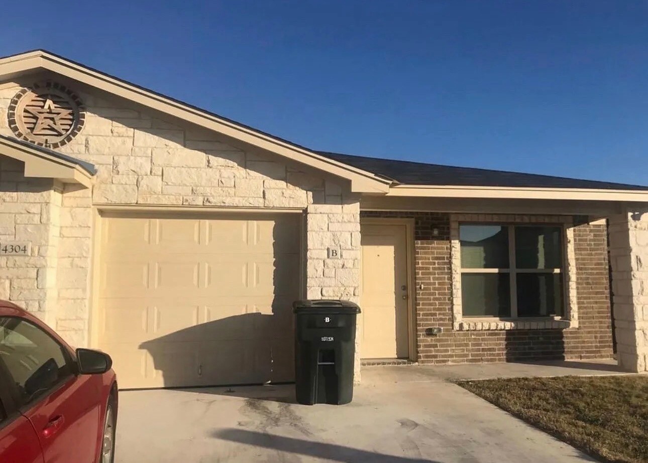 Building Photo - 4304 Ivory Ln