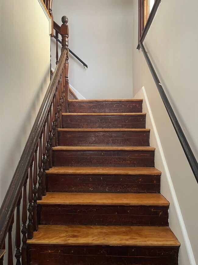 Building Photo - 130 Neal St