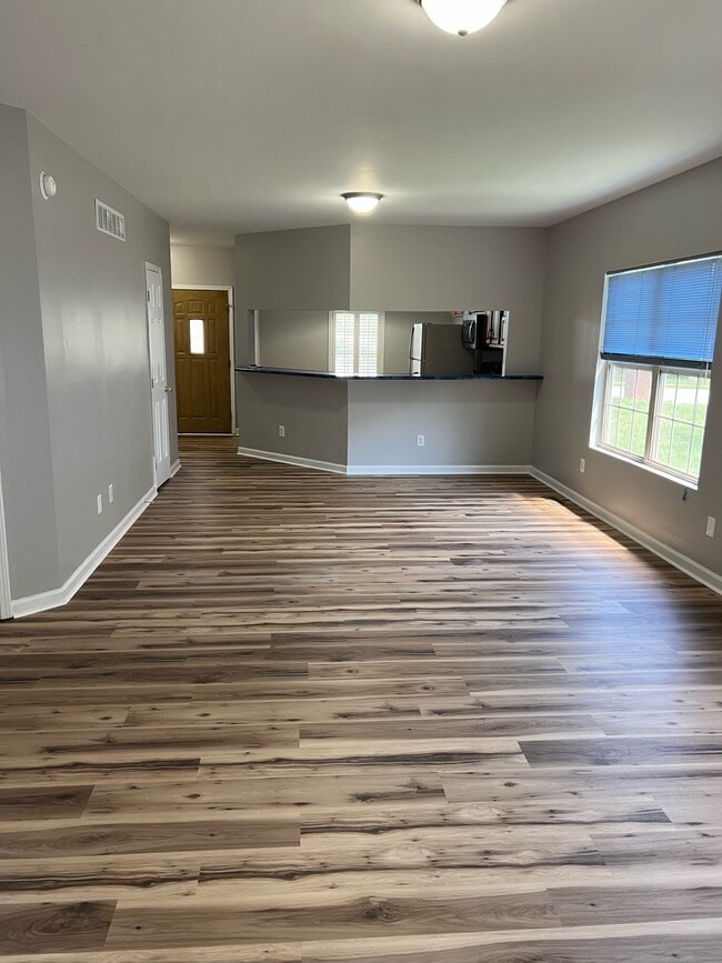 Building Photo - 100 Yorkshire Dr