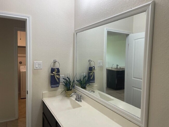 Building Photo - 23727 San Barria Dr
