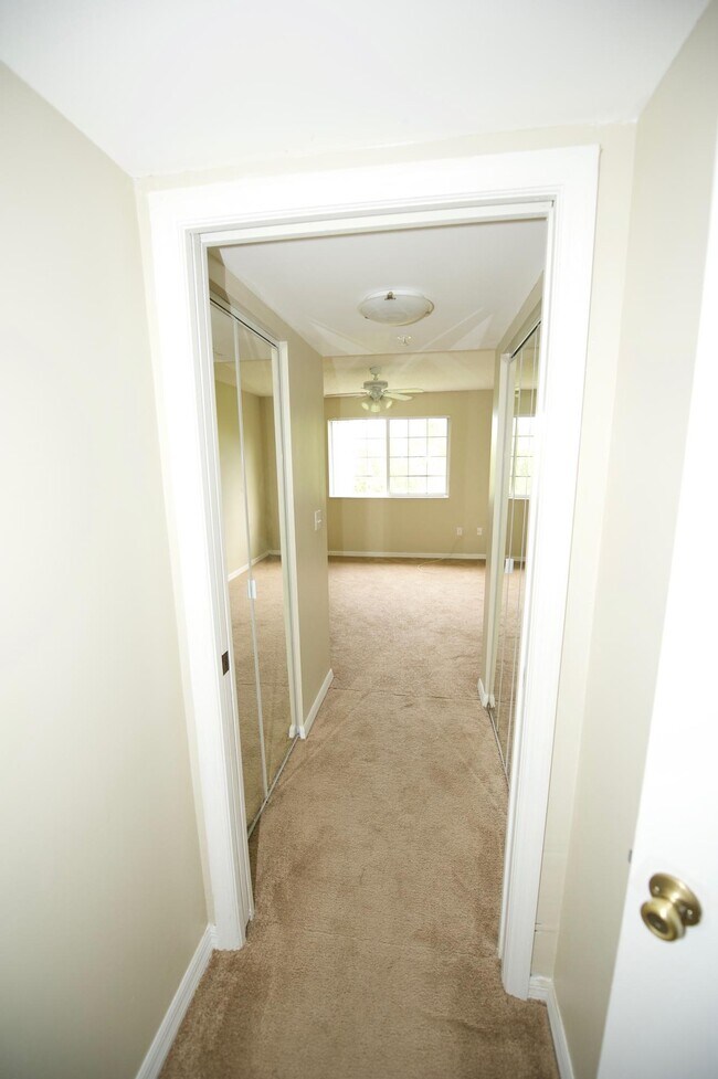 Building Photo - 1100 Crestwood Ct S