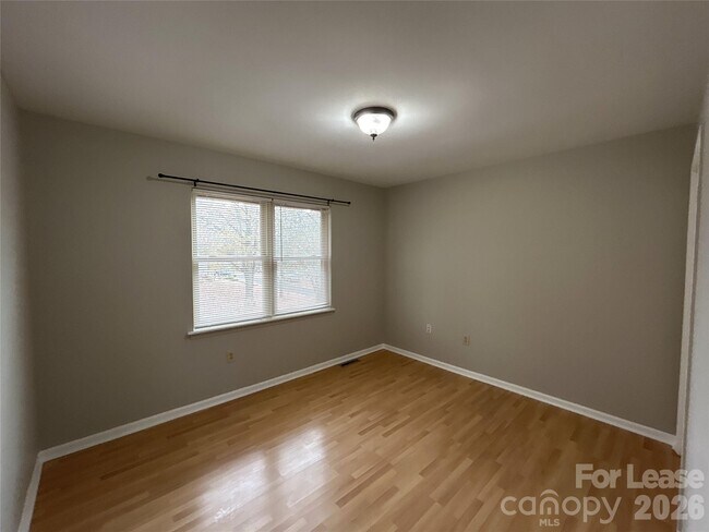 Building Photo - 3805 Rosedown Dr