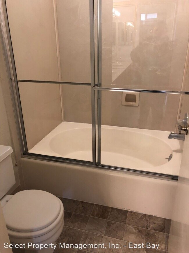 Building Photo - 2 br, 3 bath House - 2674 Barrington Terr