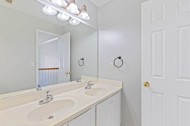 Building Photo - 1940 Bentbrooke Trail