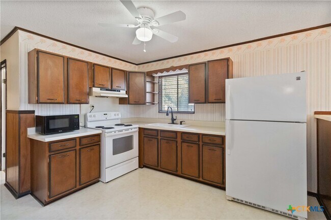 Building Photo - 2676 Woodcrest Dr