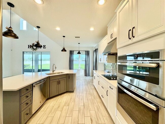 Building Photo - 34159 Astoria Cir