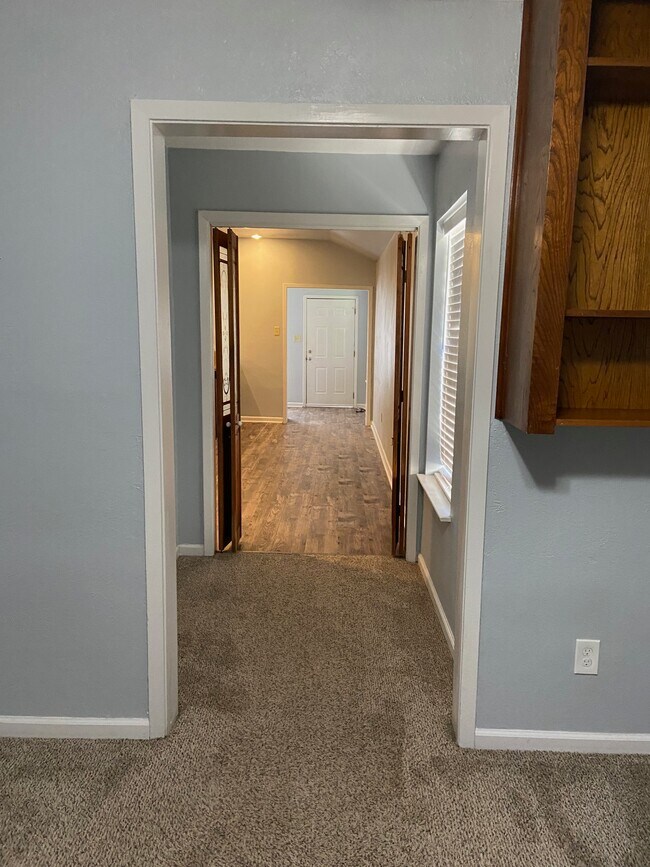 Building Photo - 73 Surrey Oak Ct