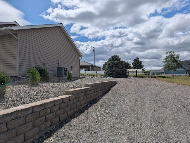 Building Photo - Gorgeous 3 Bed 2 Bath Clarkston Townhouse ...