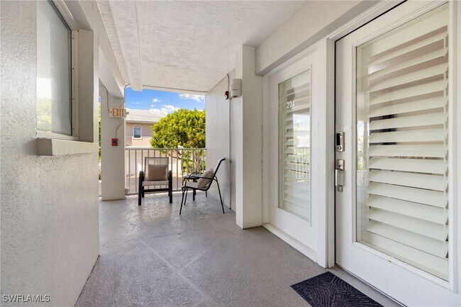 Building Photo - 175 5th Ave S