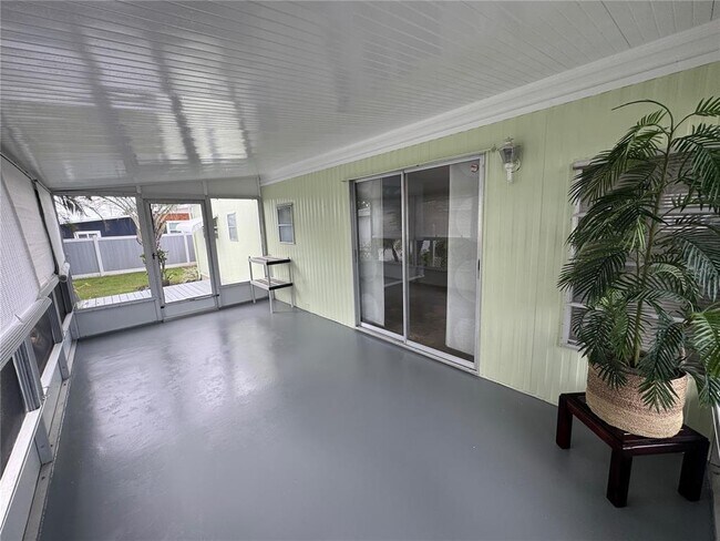 Building Photo - 410 49th Ave Terrace W