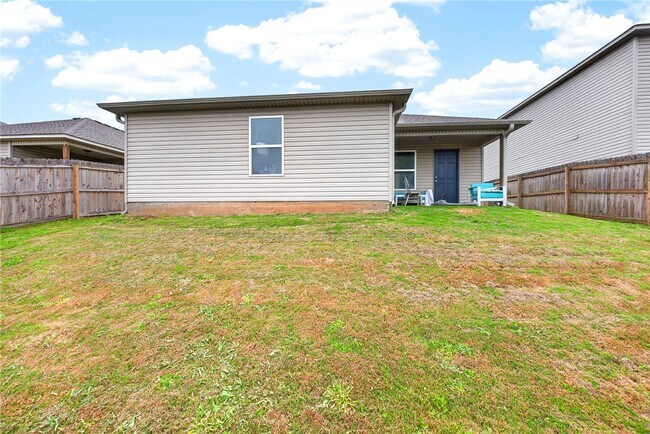 Building Photo - 967 E Sparrow Cir