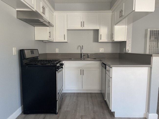 Interior Photo - 12521 Grevillea Avenue