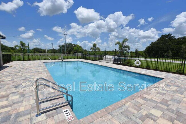 Building Photo - 4130 Collegiate Blvd