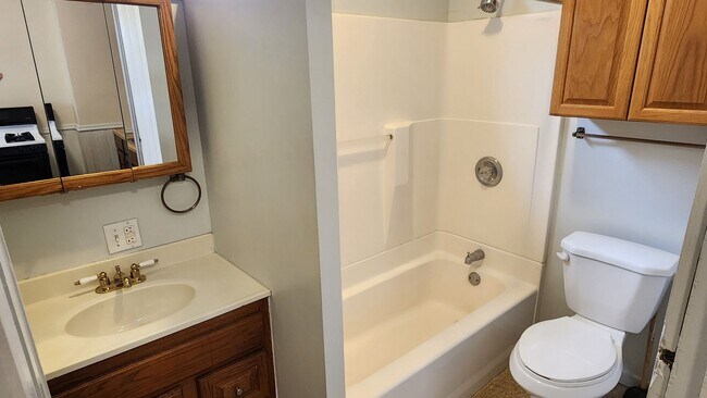 Building Photo - 125-125 1/2 N 2nd St